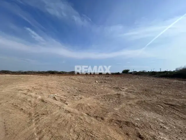 10.000m2 de terreno ubicado en la Puerta Maraven. Ideal para desarrollo habitacional..