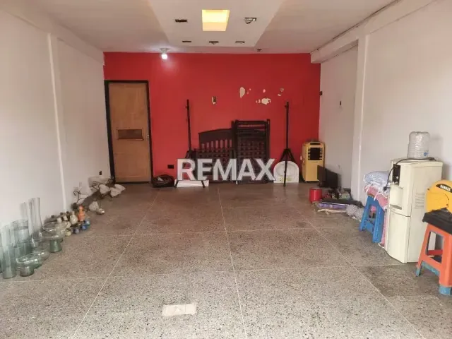 EN VENTA ESPACIOSA CASA CON LOCAL COMERCIAL EN EXCELENTE UBICACIÓN - 3