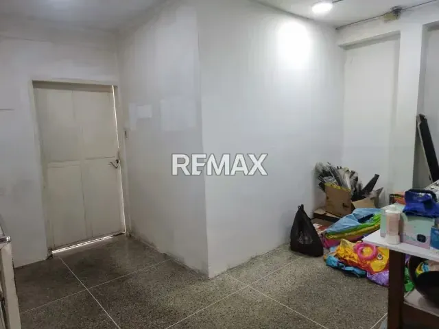 EN VENTA ESPACIOSA CASA CON LOCAL COMERCIAL EN EXCELENTE UBICACIÓN - 6