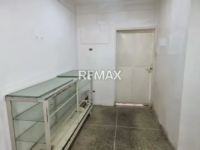 EN VENTA ESPACIOSA CASA CON LOCAL COMERCIAL EN EXCELENTE UBICACIÓN - 7