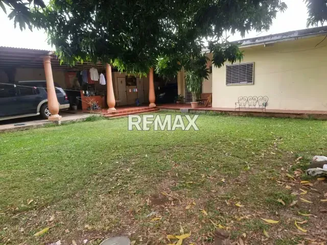 EN VENTA ESPACIOSA CASA CON LOCAL COMERCIAL EN EXCELENTE UBICACIÓN - 9