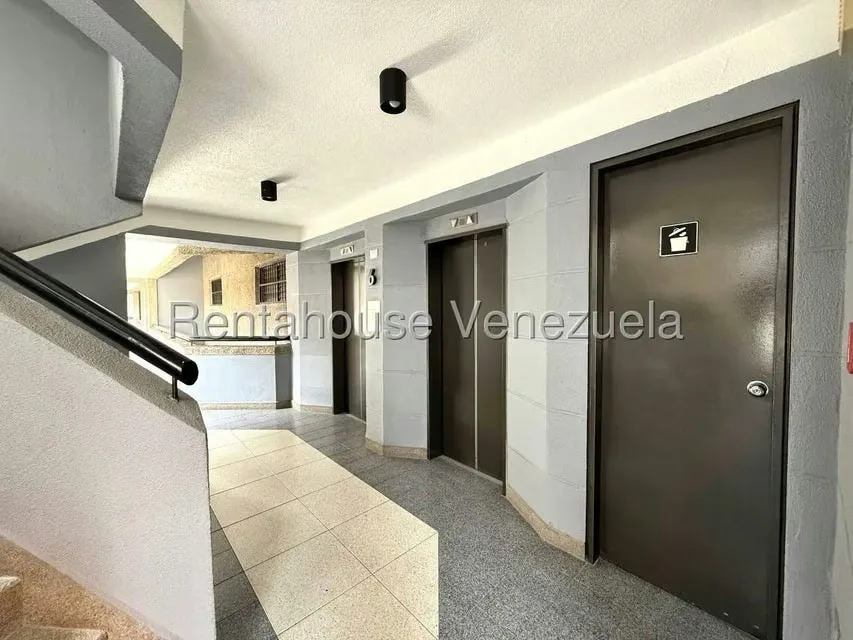Apartamento (1 Nivel) en Venta en El Rosal, Distrito Metropolitano - 33