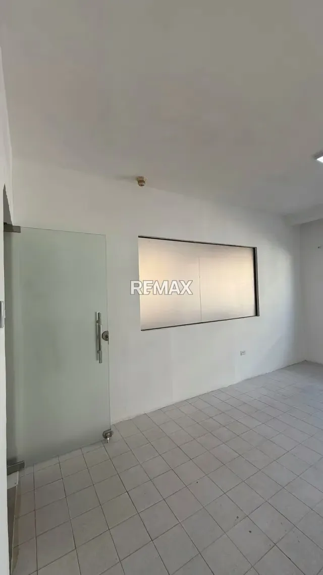 consultorio en alquiler a estrenar primer piso - 2