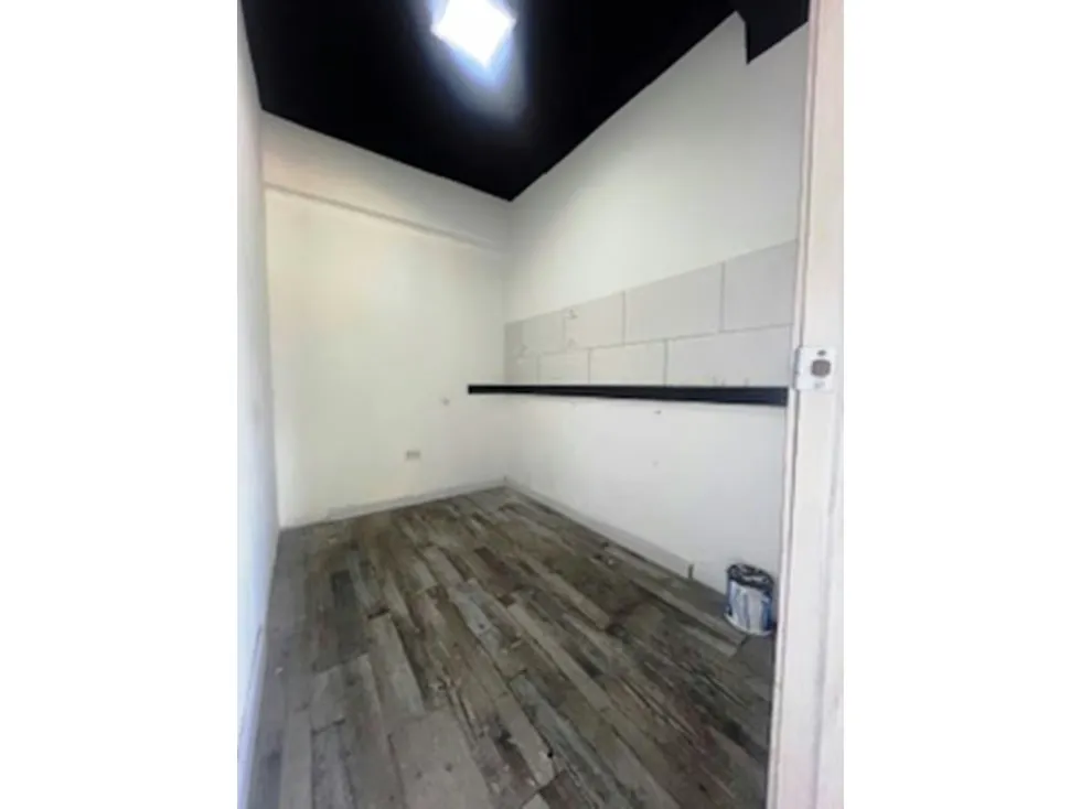 LOCAL COMERCIAL - LOS DOS CAMINOS - 182 Mts2 - 11