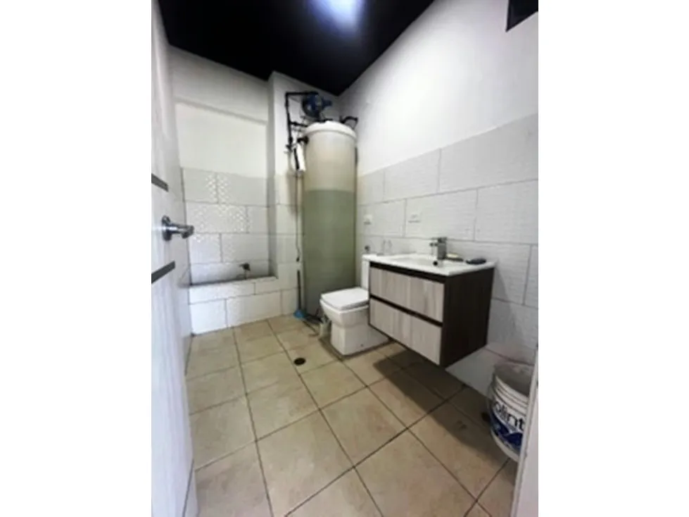 LOCAL COMERCIAL - LOS DOS CAMINOS - 182 Mts2 - 12