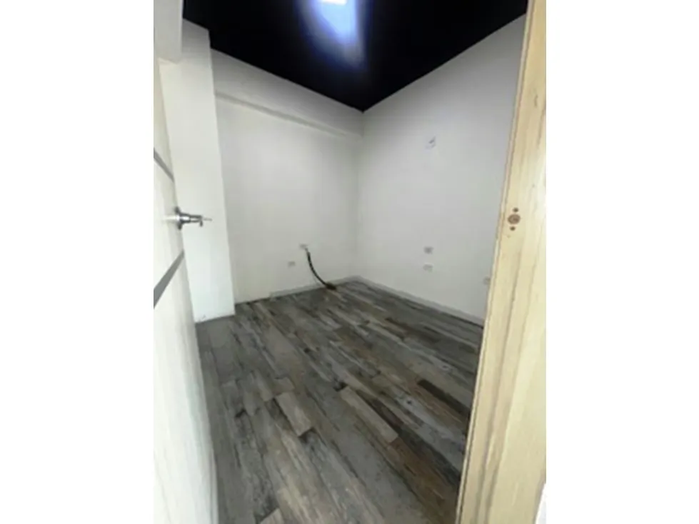 LOCAL COMERCIAL - LOS DOS CAMINOS - 182 Mts2 - 10