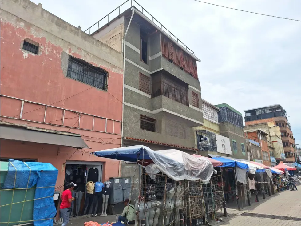 Se Vende Edificio Industrial a Pie de Calle en el Boulevard de Catia