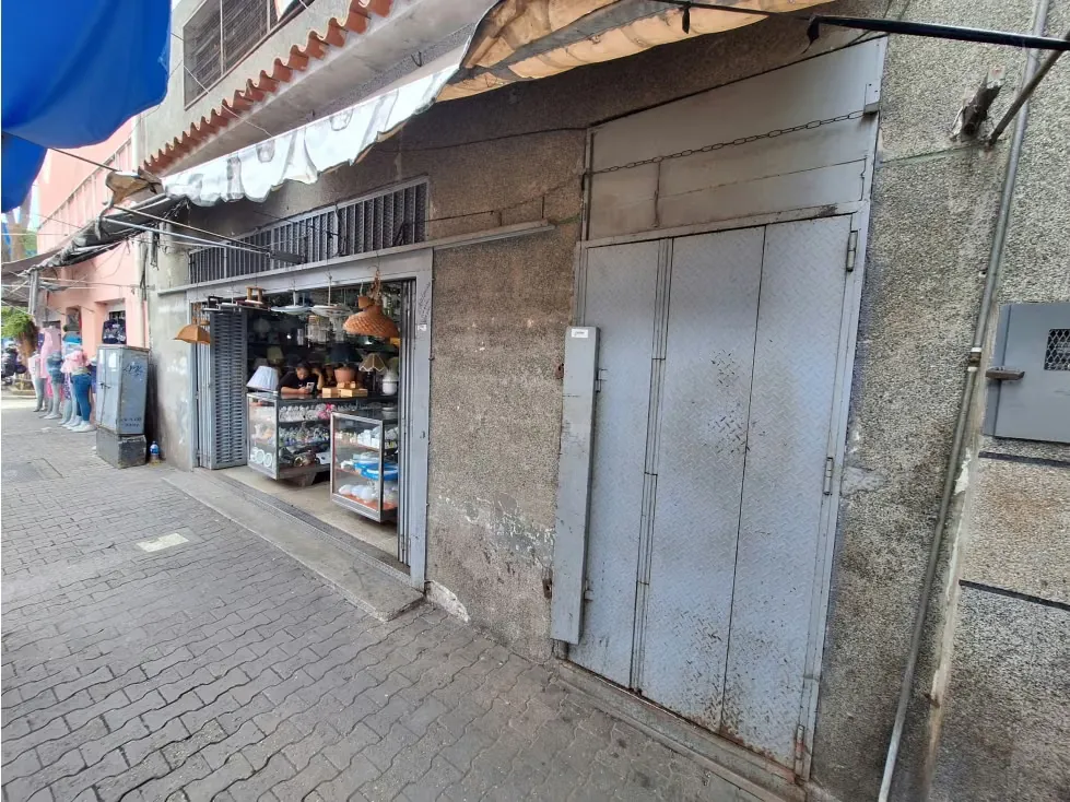 Se Vende Edificio Industrial a Pie de Calle en el Boulevard de Catia - 9