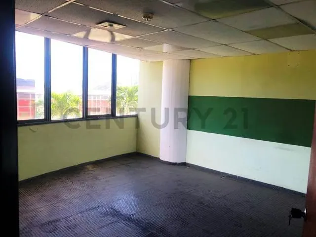 Local De 304.07 En Alquiler En El Cc El Refugio - 13
