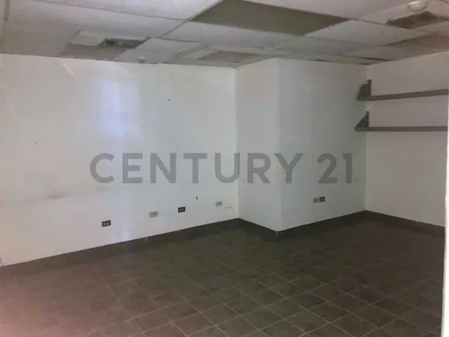 Local De 304.07 En Alquiler En El Cc El Refugio - 10