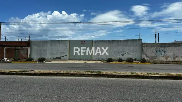Gran oportunidad de inversión en la isla de Margarita Terreno en importante avenida en el sector Sabanamar.