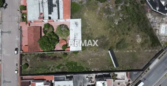 Gran oportunidad de inversión en la isla de Margarita Terreno en importante avenida en el sector Sabanamar. - 4