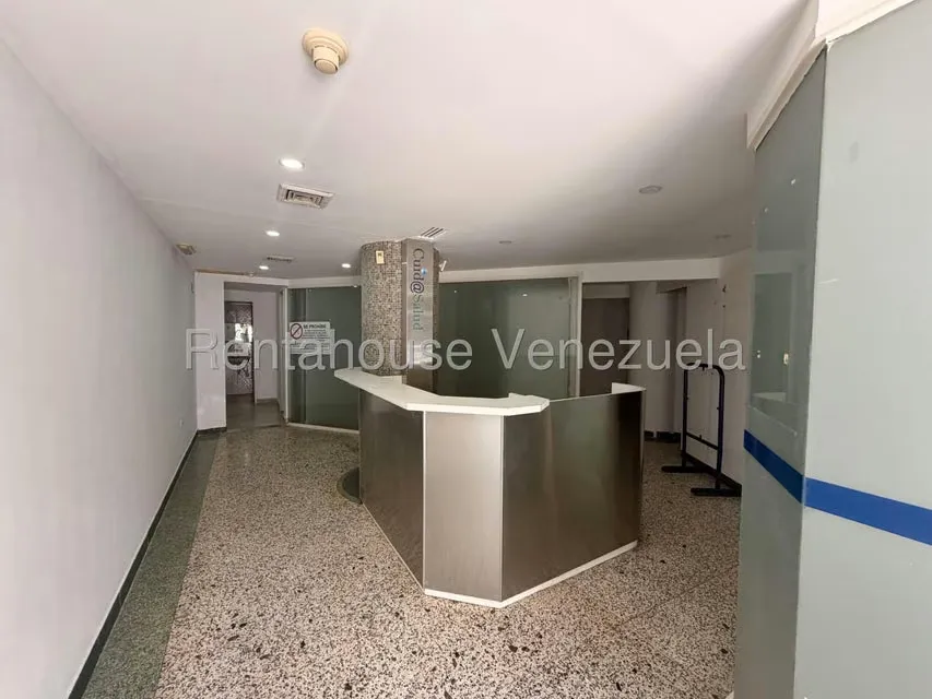 Local Comercial en Alquiler en La Carlota, Distrito Metropolitano - 4