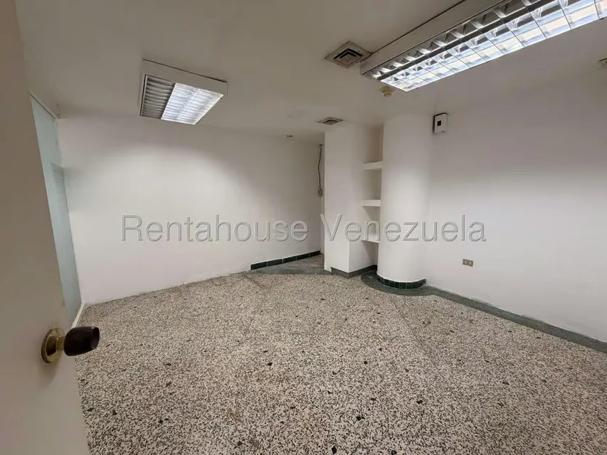 Local Comercial en Alquiler en La Carlota, Distrito Metropolitano - 7