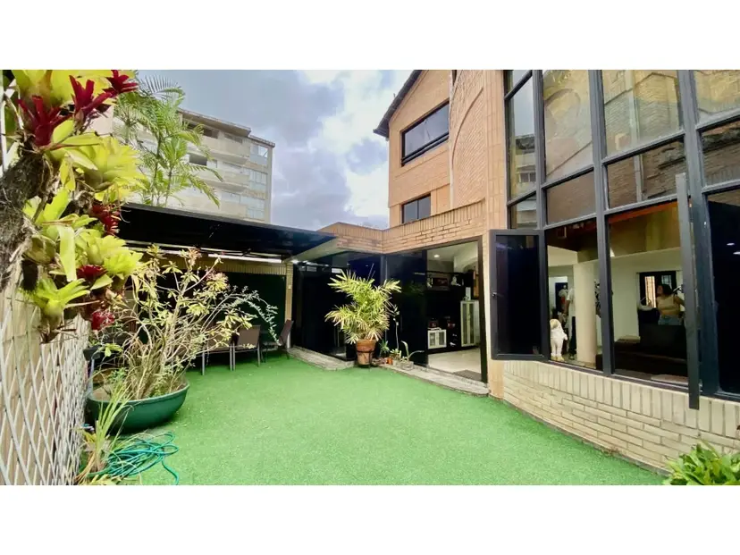 Vendo town house 300m2 La Lagunita 2125