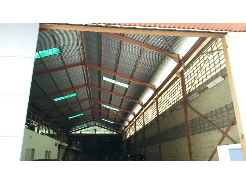 En Venta Galpon Zona Industrial en Guarenas. Estado Miranda - 5