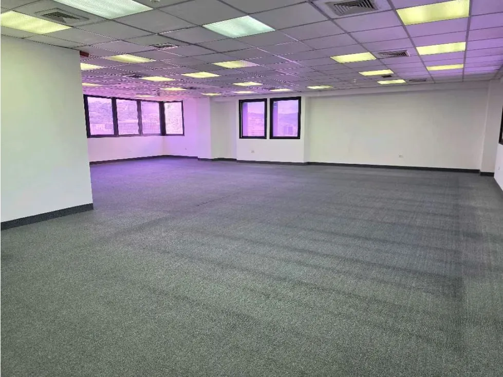 Vendo/alquilo oficina 127m2 Chacao 4388 - 7