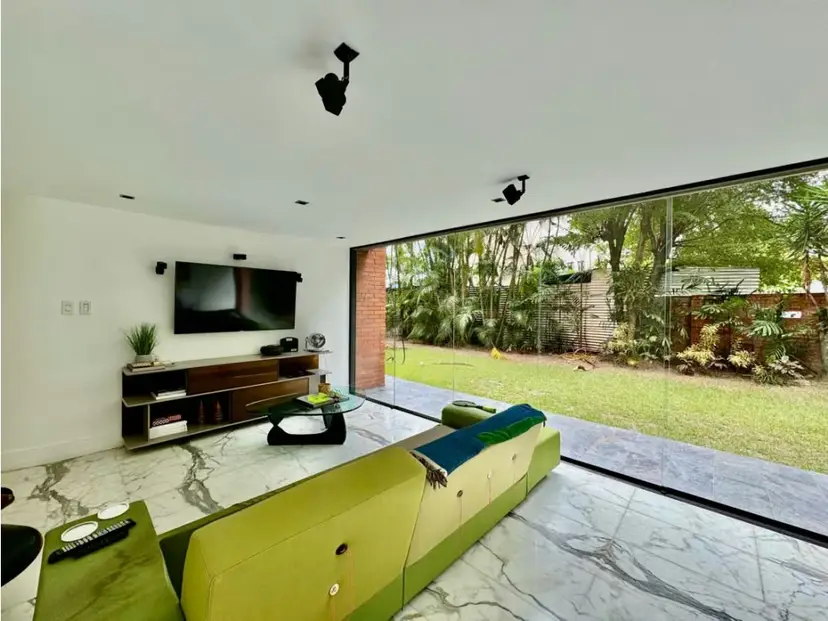 Se vende PB 300m2 + 460m2 jardín 3h+s/5b/3p Chulavista