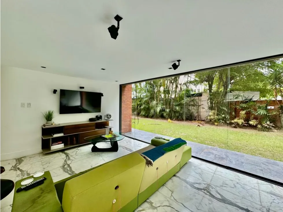 Se vende PB 300m2 + 460m2 jardín 3h+s/5b/3p Chulavista