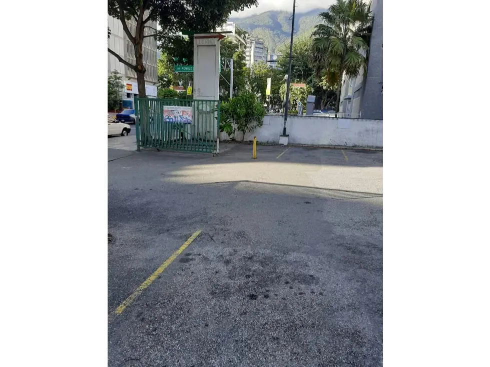Vendo local 1170m2 Altamira 0461 - 9