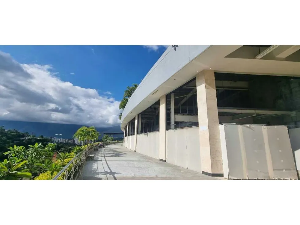 Vendo local comercial gastronomico 137m2 C.C. Parque Cerro Verde 0148