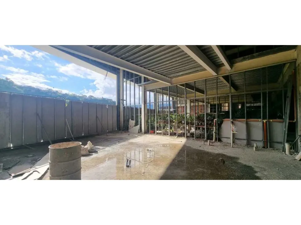Vendo local comercial gastronomico 137m2 C.C. Parque Cerro Verde 0148 - 5