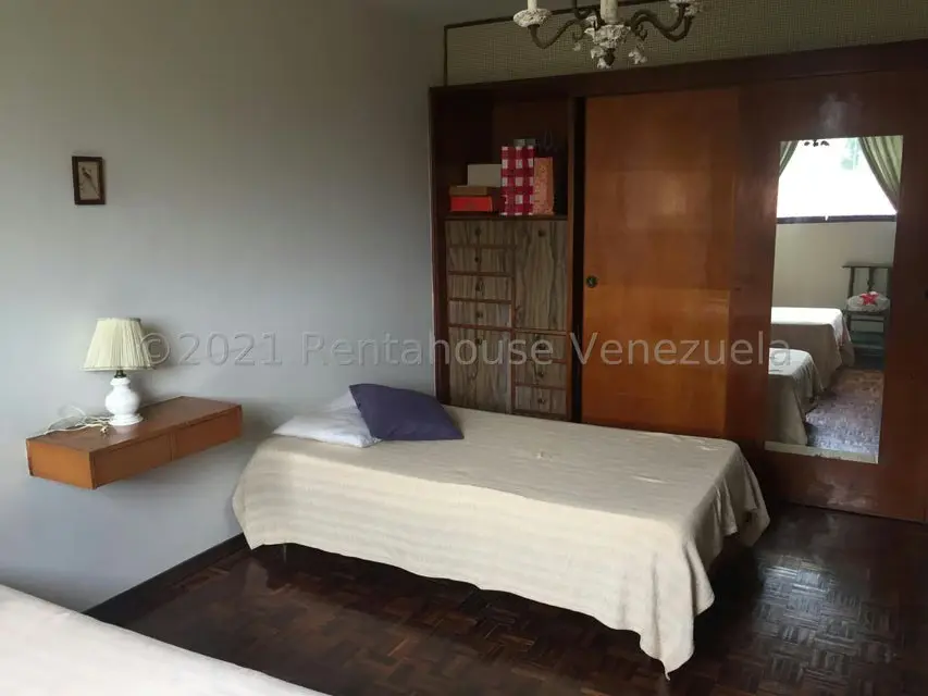 Casa (Contemporaneo) en Venta en Prados del Este, Distrito Metropolitano - 28