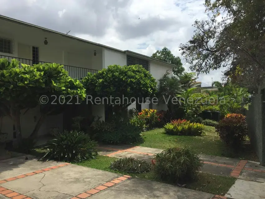 Casa (Contemporaneo) en Venta en Prados del Este, Distrito Metropolitano - 4