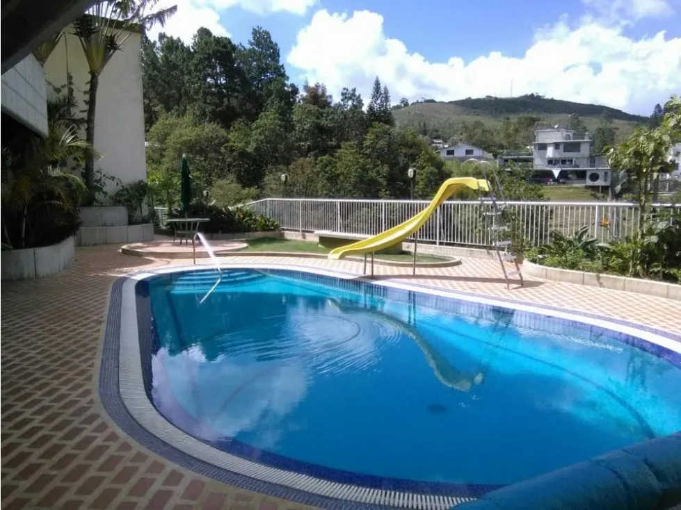 Vendo casa 1500m2 10h/8b/10p San Antonio de los Altos 4052 - 6