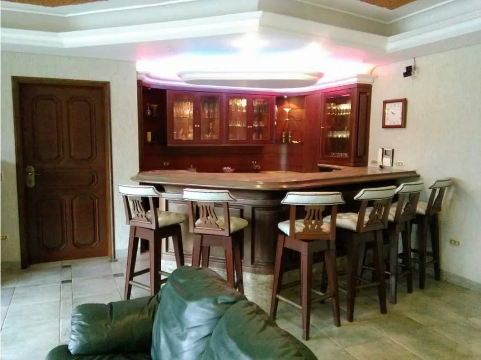 Vendo casa 1500m2 10h/8b/10p San Antonio de los Altos 4052 - 7