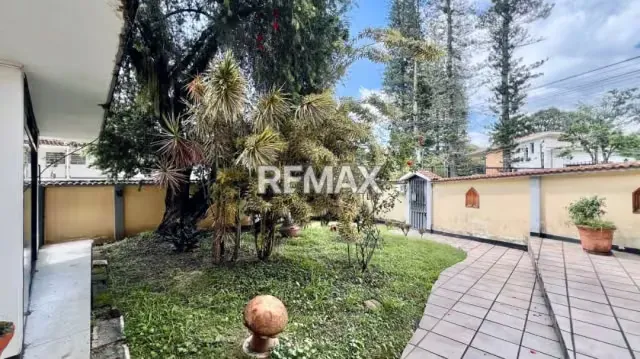 Casa en alquiler en urb Merida