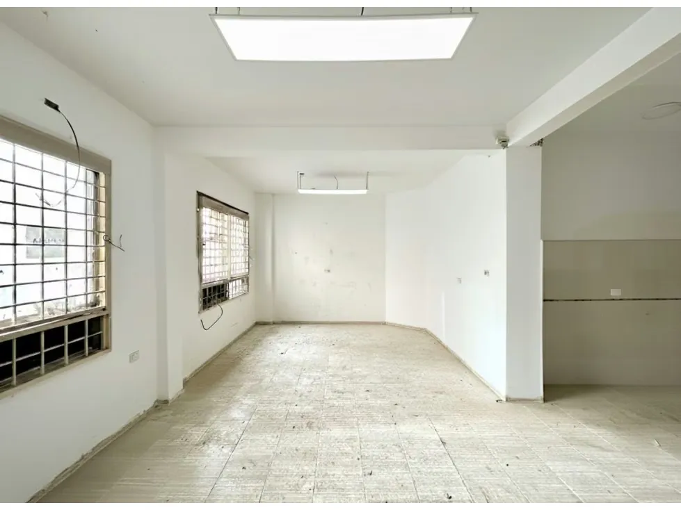 Vendo local comercial a pie de calle 45m2 Chacao 7681