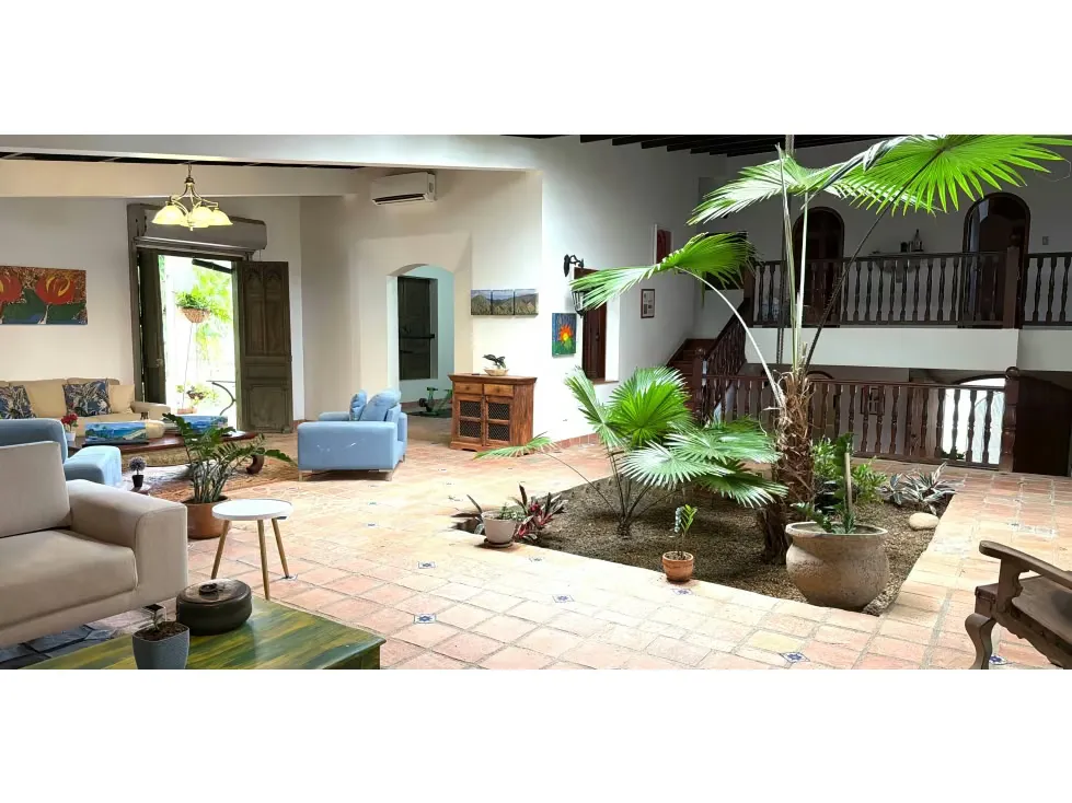 CASA PRADOS DEL ESTE EN CALLE CERRADA AMPLIO JARDÍN 291958 - 7