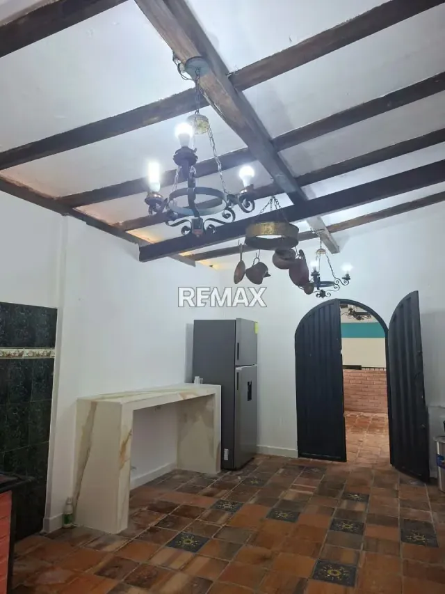 Espectacular Propiedad Multifamiliar: 900 m² de Terreno Propio, Casa + 2 Apartamentos Independientes – Vía El Mirador - 2