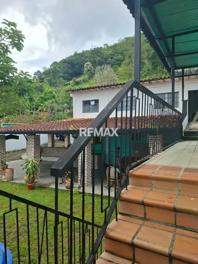 Espectacular Propiedad Multifamiliar: 900 m² de Terreno Propio, Casa + 2 Apartamentos Independientes – Vía El Mirador - 8