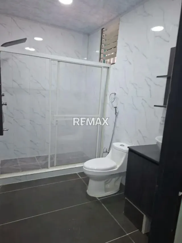 Espectacular Propiedad Multifamiliar: 900 m² de Terreno Propio, Casa + 2 Apartamentos Independientes – Vía El Mirador - 10