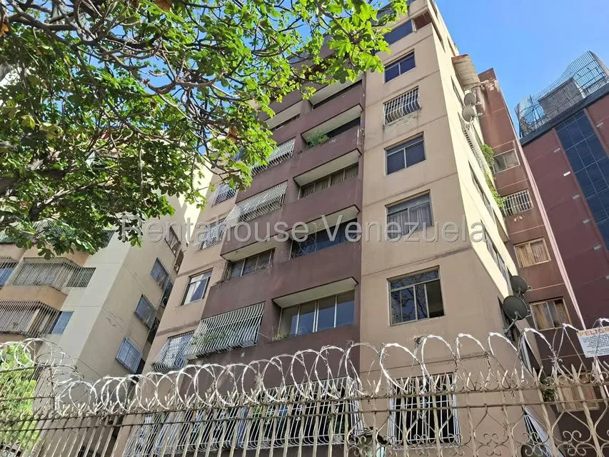 Apartamento (1 Nivel) en Venta en Parroquia La Candelaria, Distrito Metropolitano - 2