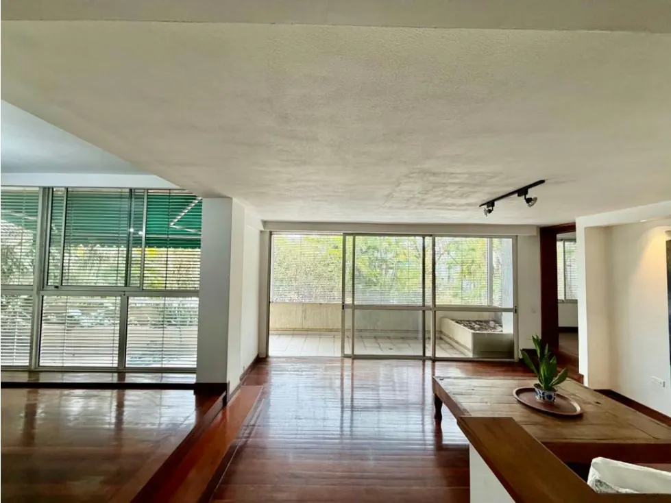 Se vende PB 300m2 + 300m2 jardín 3h+s/5b/4p Lomas de Las Mercedes - 4