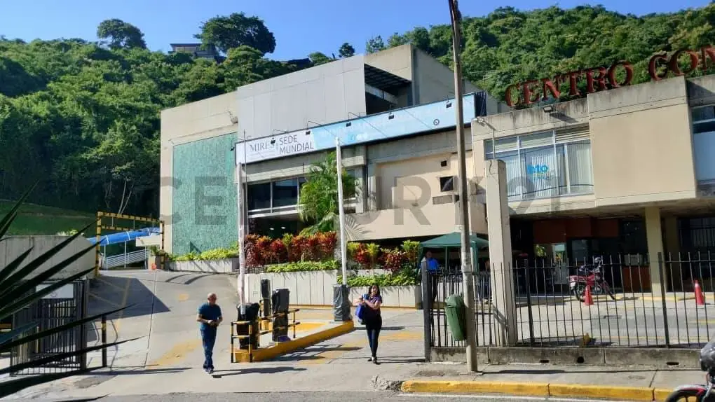LOCAL EN CC SANTA SOFÍA IDEAL PARA GRUPO MÉDICO - 3