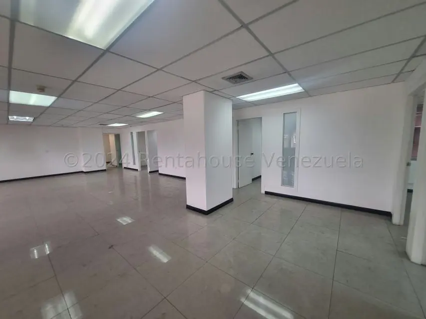 Oficina en Venta en Los Palos Grandes, Distrito Metropolitano - 2