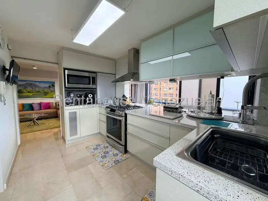 Apartamento (1 Nivel) en Venta en Los Dos Caminos, Distrito Metropolitano - 3