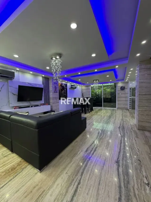 En venta espectacular Townhouse - 2