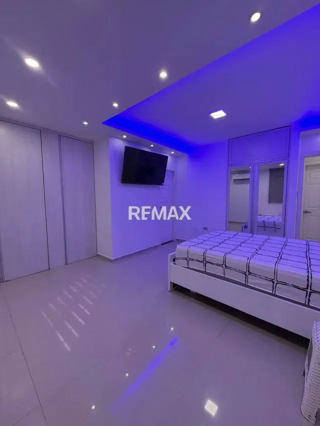 En venta espectacular Townhouse - 4