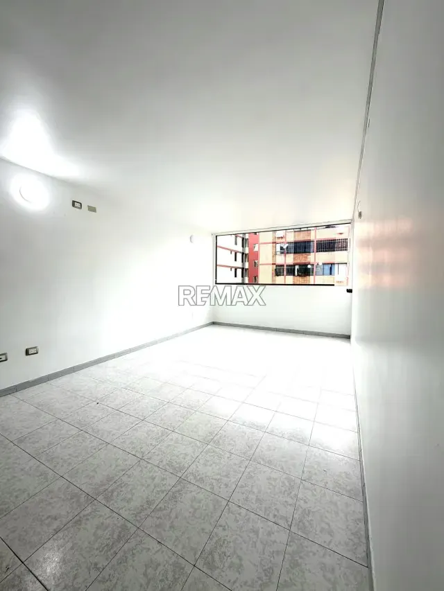 En venta Apartamento en Residencias Don Luis etapa nueva Avenida Principal las Vegas de Tariba, - 4