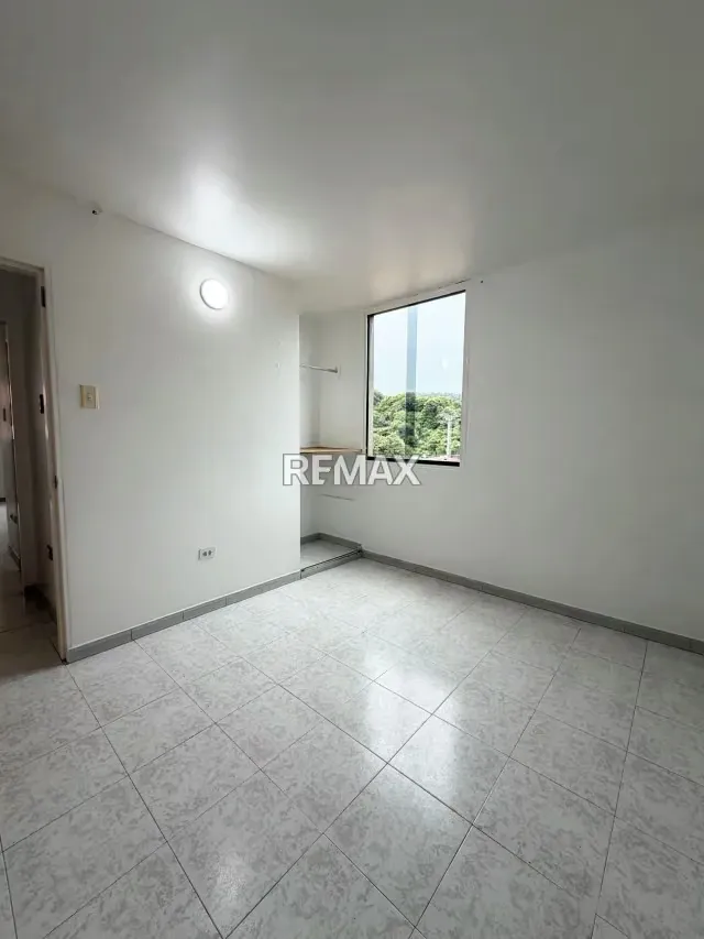 En venta Apartamento en Residencias Don Luis etapa nueva Avenida Principal las Vegas de Tariba, - 6