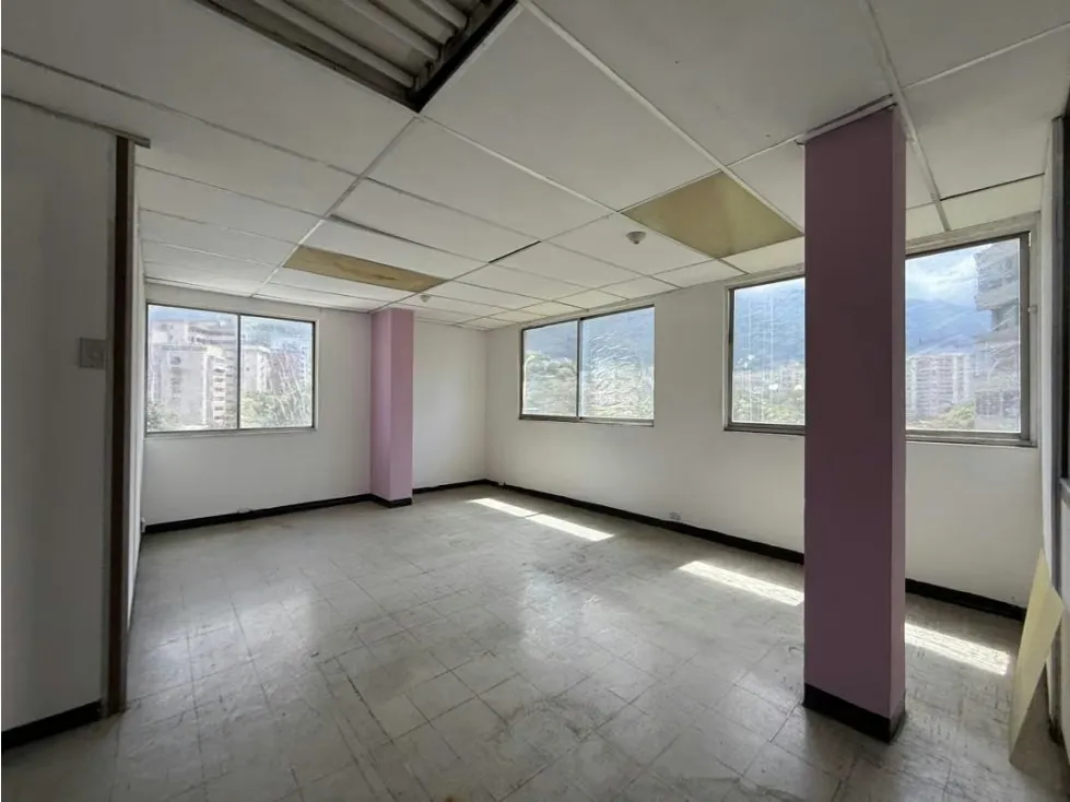 Se alquila Oficina 1300m² Los Caobos - 2