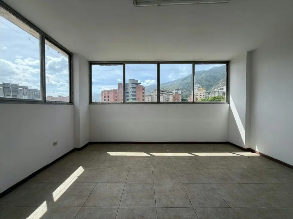 Se alquila Oficina 1300m² Los Caobos - 12