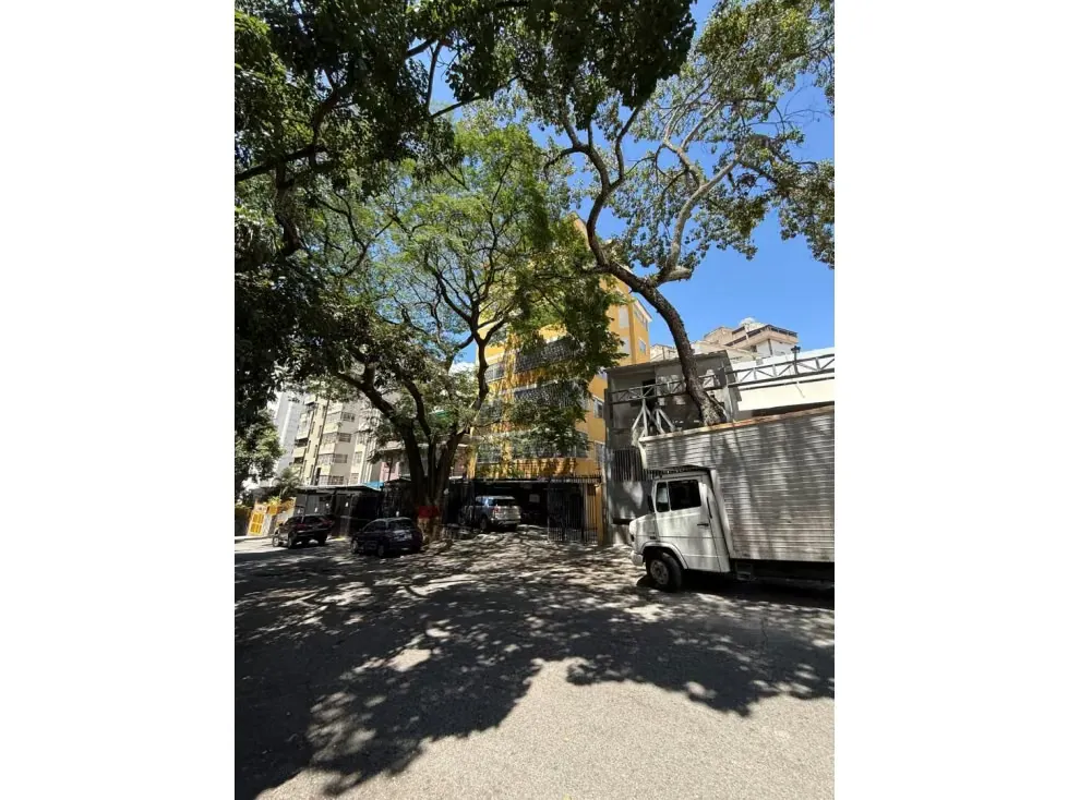 Se alquila Oficina 1300m² Los Caobos - 20
