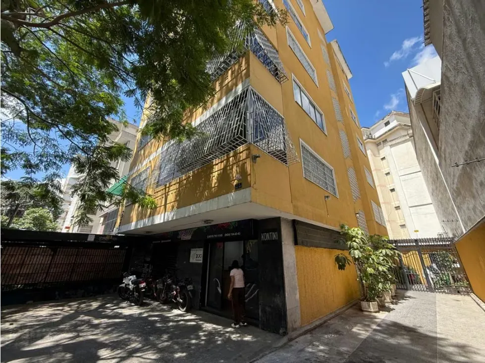 Se alquila Oficina 1300m² Los Caobos - 21