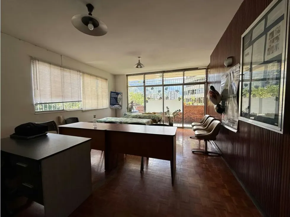 Se alquila Oficina 1300m² Los Caobos - 4